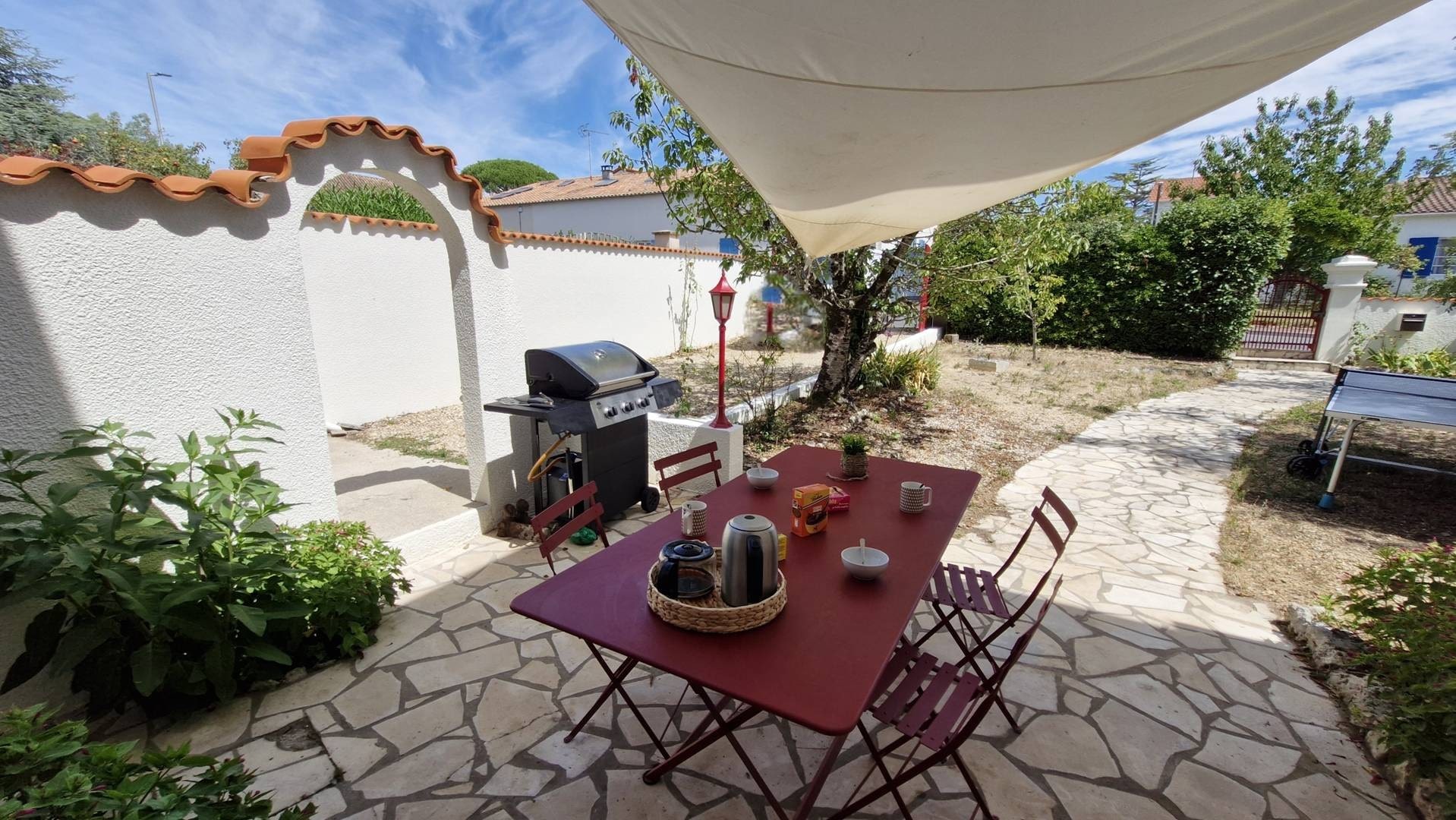 Photo table extérieure-min